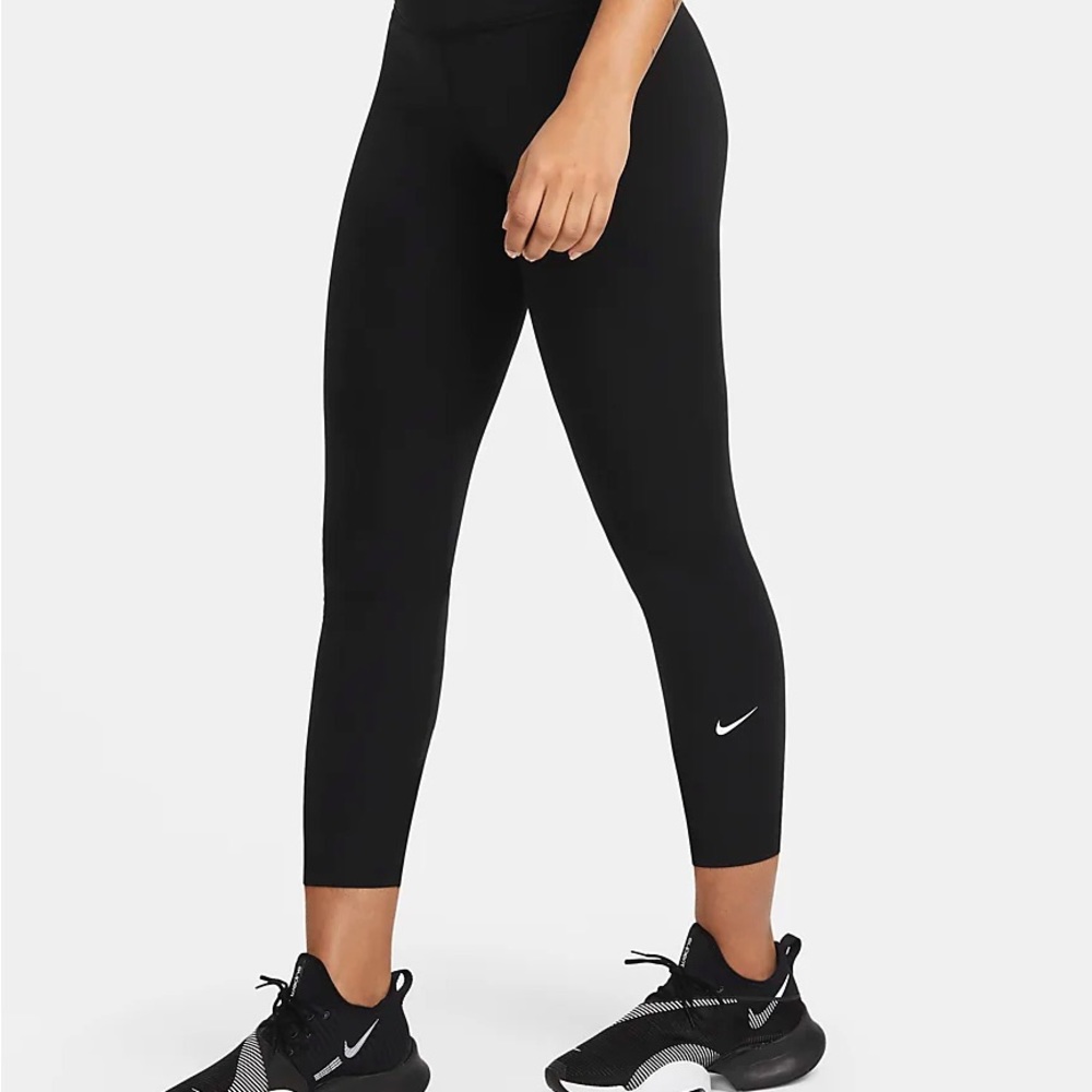 Nike One mid rise crop